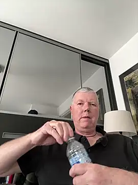 Snapshot of cumboy chatting on 05/18/26, 12:00 cumboy online show from 05/18/26, 12:00