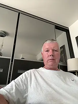 Snapshot of cumboy chatting on 06/22/26, 12:24 cumboy online show from 06/22/26, 12:24