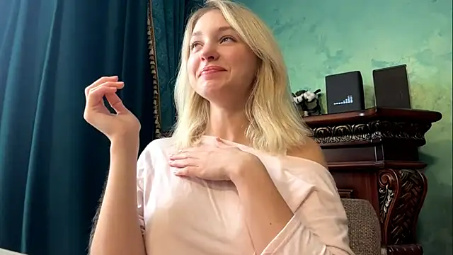 Snapshot of EveryoneEve chatting on 07/14/26, 07:13 EveryoneEve online show from 07/14/26, 07:13