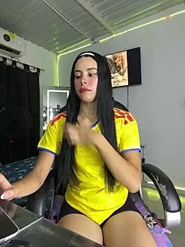 Snapshot of Lesly_Cute_ chatting on 06/19/26, 04:17 Lesly Cute online show from 06/19/26, 04:17