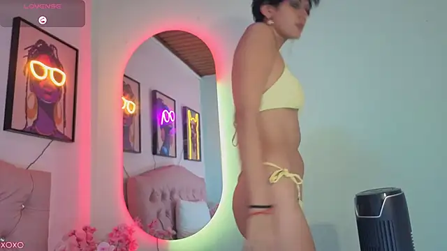 Sophie Mcgreen online show from 06/17/26, 07:37