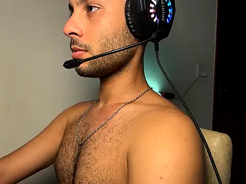 Snapshot of LEVIAVILA chatting on 06/17/26, 04:41 LEVIAVILA online show from 06/17/26, 04:41
