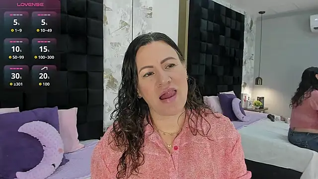 Snapshot of CharlotteG_ chatting on 06/27/26, 01:39 CharlotteG online show from 06/27/26, 01:39