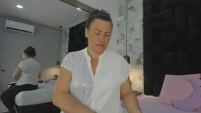 Snapshot of CharlotteG_ chatting on 07/04/26, 01:06 CharlotteG online show from 07/04/26, 01:06