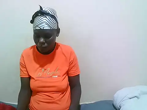 Snapshot of bianca_love2 chatting on 07/06/26, 10:45 bianca love2 online show from 07/06/26, 10:45