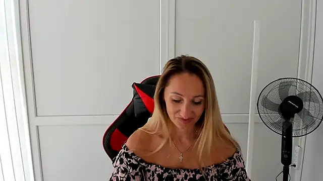 LilyDreamm online show from 06/26/26, 07:02