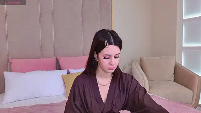 Snapshot of SelenaAlmond chatting on 06/20/26, 05:10 SelenaAlmond online show from 06/20/26, 05:10