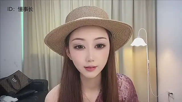 Snapshot of Babe-002 chatting on 06/25/26, 06:51 Babe-002 online show from 06/25/26, 06:51