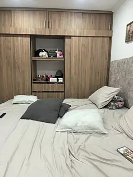 Snapshot of Valen_Milf4u chatting on 07/30/26, 01:43 Valen Milf4u online show from 07/30/26, 01:43