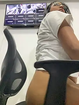 Julieta Vegaax online show from 07/17/26, 01:56