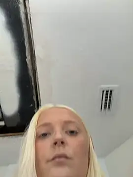 Blondebarbie21 online show from 06/22/26, 02:14