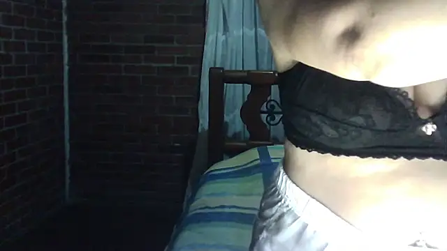 Snapshot of CarolinaMoretti chatting on 06/24/26, 01:04 CarolinaMoretti online show from 06/24/26, 01:04