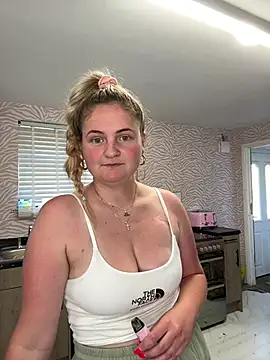 Snapshot of Juicy_BabeXo chatting on 06/24/26, 10:03 Juicy BabeXo online show from 06/24/26, 10:03