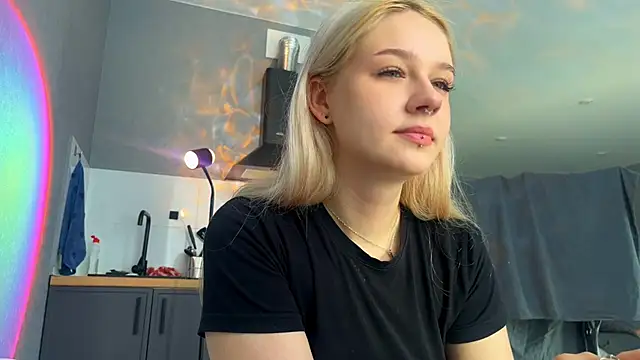 Snapshot of MichelleMargiela chatting on 08/06/26, 04:14 MichelleMargiela online show from 08/06/26, 04:14