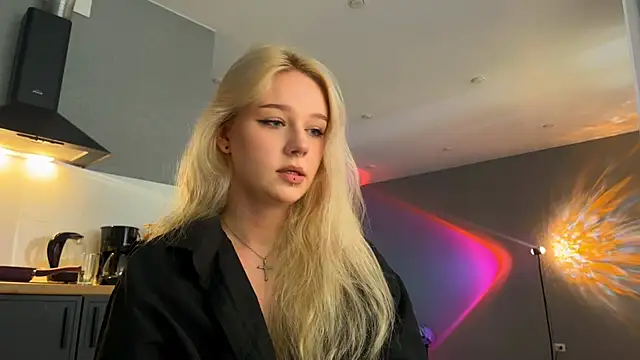 Snapshot of MichelleMargiela chatting on 08/07/26, 10:28 MichelleMargiela online show from 08/07/26, 10:28