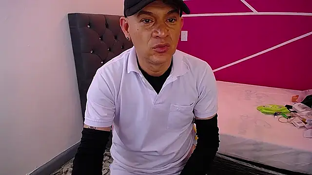 Cesirry  online show from 06/30/26, 07:15