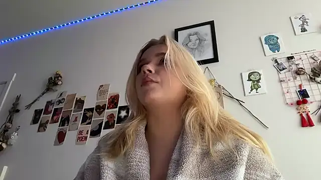 Snapshot of Laveliari chatting on 07/17/26, 09:41 Laveliari online show from 07/17/26, 09:41