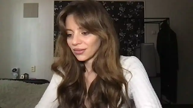 Snapshot of Solenne chatting on 06/28/26, 09:37 Solenne online show from 06/28/26, 09:37