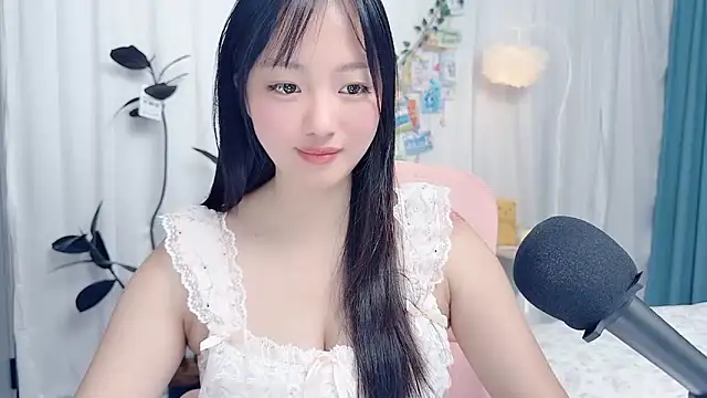 Snapshot of Winnie666999 chatting on 08/09/26, 03:23 Winnie666999 online show from 08/09/26, 03:23