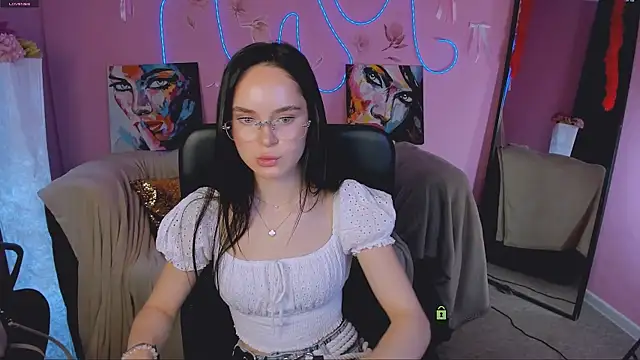Snapshot of vanesa_lux chatting on 07/05/26, 09:05 vanesa lux online show from 07/05/26, 09:05