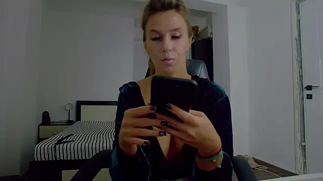 DedeSibel online show from 11/29/25, 11:35