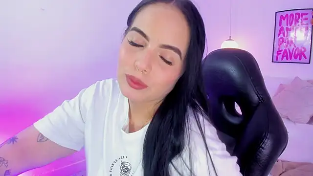Snapshot of camilaa7 chatting on 06/29/26, 07:25 camilaa7 online show from 06/29/26, 07:25