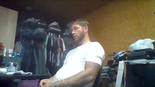 Snapshot of midwestkinkster580 chatting on 08/03/26, 06:34 midwestkinkster580 online show from 08/03/26, 06:34