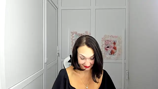 Snapshot of OliviaKateee chatting on 07/17/26, 12:23 OliviaKateee online show from 07/17/26, 12:23