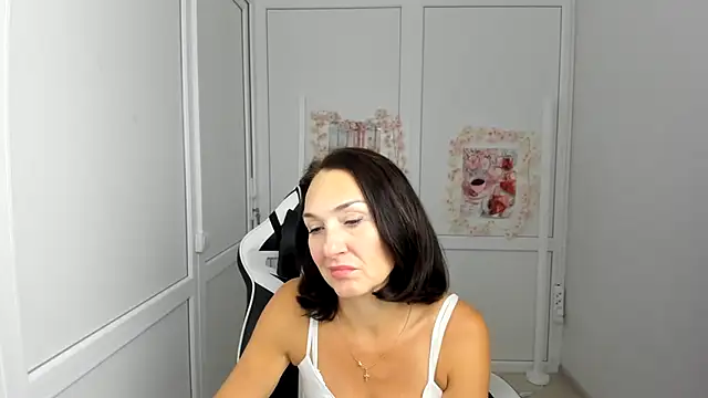 Snapshot of OliviaKateee chatting on 07/18/26, 12:20 OliviaKateee online show from 07/18/26, 12:20