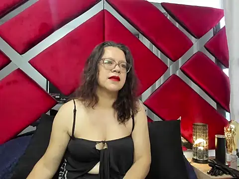 Snapshot of ELLE_HADID chatting on 07/02/26, 12:00 ELLE HADID online show from 07/02/26, 12:00