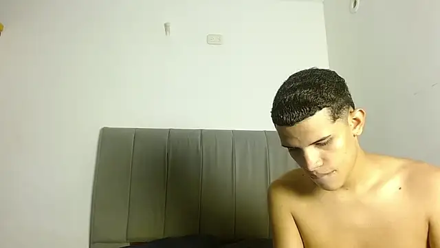 Snapshot of Jose_And_Daniel chatting on 06/26/26, 04:28 Jose And Daniel online show from 06/26/26, 04:28