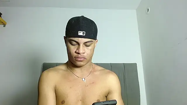 Snapshot of Jose_And_Daniel chatting on 07/10/26, 04:17 Jose And Daniel online show from 07/10/26, 04:17