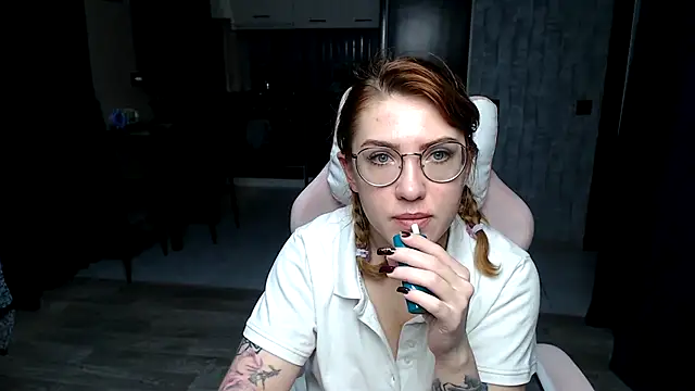 Reginasmilee online show from 11/11/25, 01:05