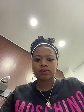 Isa Giraldo1 online show from 06/23/26, 10:41