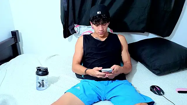 Snapshot of Noah__Dick chatting on 07/18/26, 06:06 Noah Dick online show from 07/18/26, 06:06