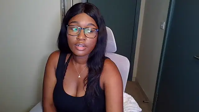 Snapshot of itsanna_b chatting on 07/02/26, 02:33 itsanna b online show from 07/02/26, 02:33