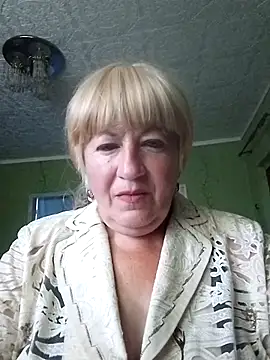 Snapshot of EmmaSwan555 chatting on 07/18/26, 04:00 EmmaSwan555 online show from 07/18/26, 04:00
