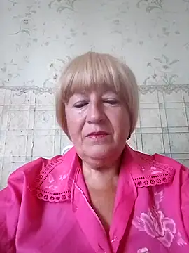 Snapshot of EmmaSwan555 chatting on 07/19/26, 04:11 EmmaSwan555 online show from 07/19/26, 04:11
