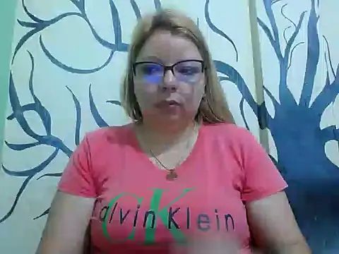 Snapshot of Lunay_Hot chatting on 07/08/26, 11:26 Lunay Hot online show from 07/08/26, 11:26