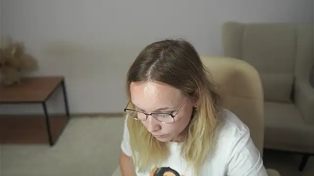 Snapshot of OraliaRokusek chatting on 07/06/26, 03:03 OraliaRokusek online show from 07/06/26, 03:03