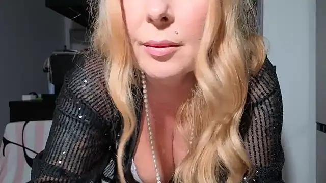 Snapshot of TammyJeann chatting on 11/09/25, 06:06 TammyJeann online show from 11/09/25, 06:06