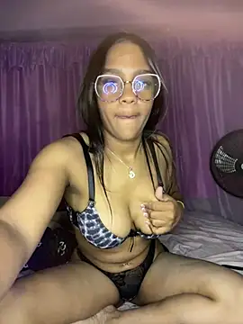 Snapshot of samantha3218 chatting on 07/15/26, 01:55 samantha3218 online show from 07/15/26, 01:55