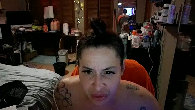 Snapshot of imisamoore69 chatting on 06/15/26, 01:24 imisamoore69 online show from 06/15/26, 01:24