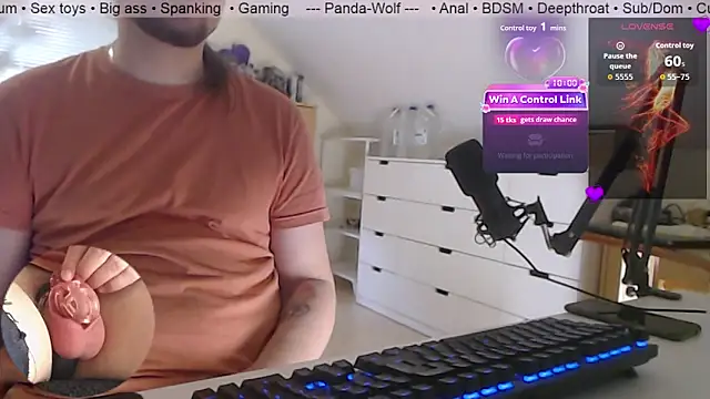 Snapshot of Panda-WolfX chatting on 07/05/26, 10:55 Panda-WolfX online show from 07/05/26, 10:55