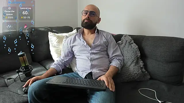 Snapshot of ezequiel_mobland chatting on 07/08/26, 01:26 ezequiel mobland online show from 07/08/26, 01:26