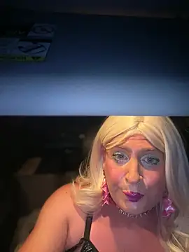 Snapshot of SiSSY_BARBiE chatting on 08/10/26, 07:01 SiSSY BARBiE online show from 08/10/26, 07:01
