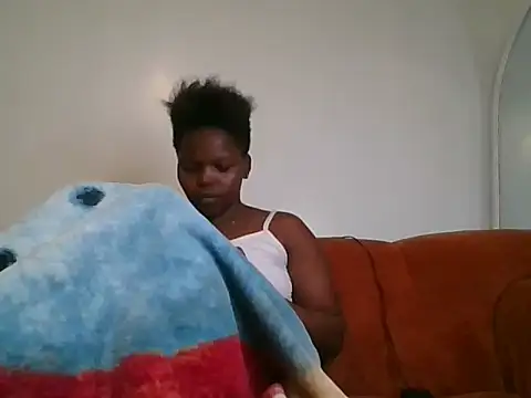 Snapshot of petite_shakes chatting on 07/08/26, 10:03 petite shakes online show from 07/08/26, 10:03