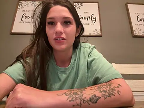 Snapshot of prettygirll00 chatting on 07/07/26, 01:41 prettygirll00 online show from 07/07/26, 01:41