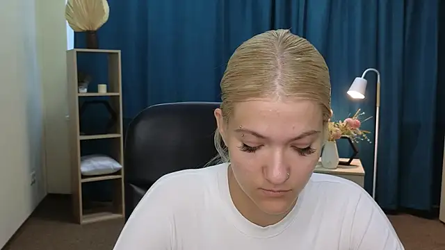 Snapshot of CammyYoula chatting on 07/09/26, 04:16 CammyYoula online show from 07/09/26, 04:16