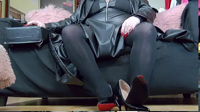 Snapshot of KaryQueen chatting on 01/06/26, 04:16 KaryQueen online show from 01/06/26, 04:16